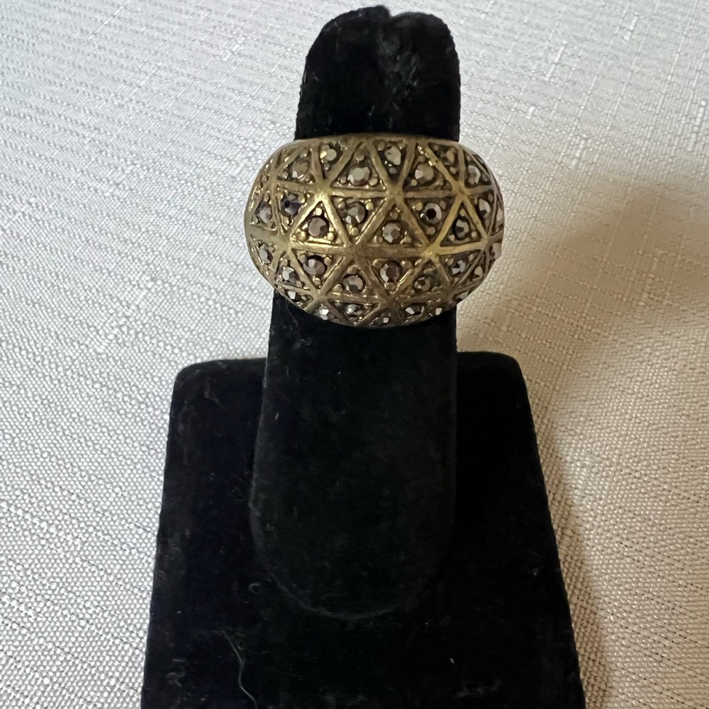 Intricate Antique Gold Filigree Ring with Vintage Charm